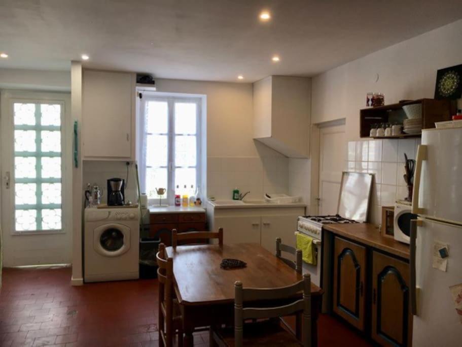 Maison Face A L'Etang Precy Exterior photo